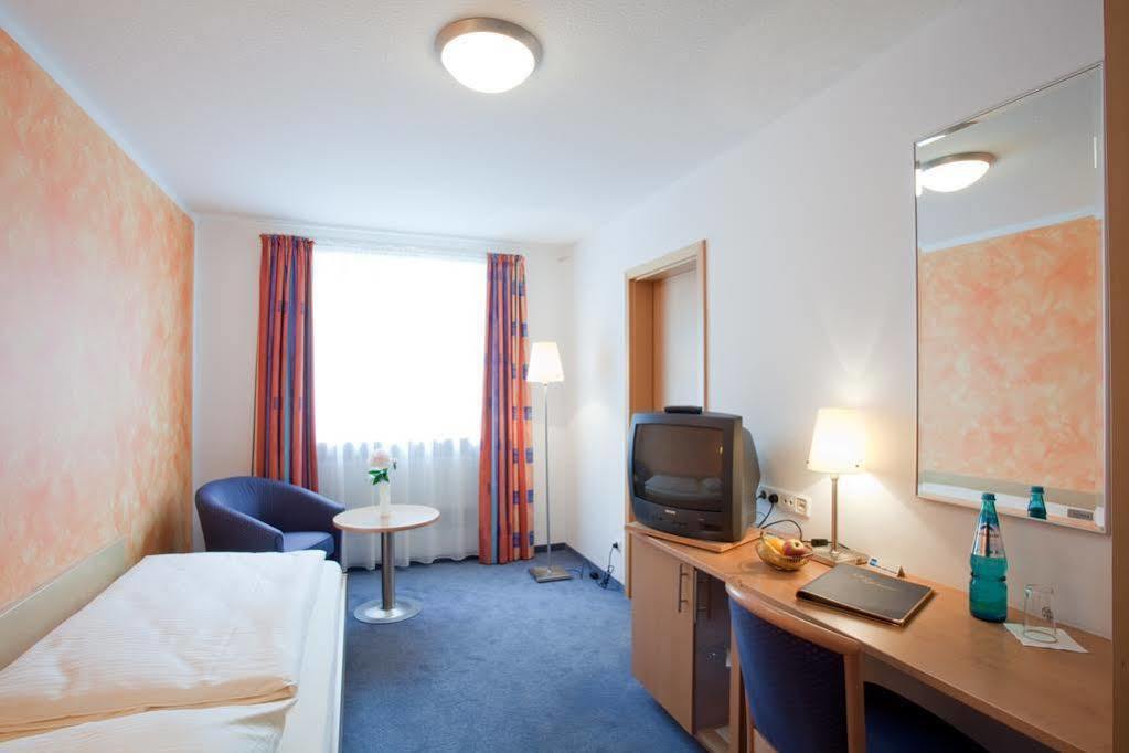 Hotel Graf Lehndorff Zur Messe München Buitenkant foto